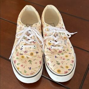 Floral Vans “Off the Wall” Shoes women size 8.5 w/bonus footies